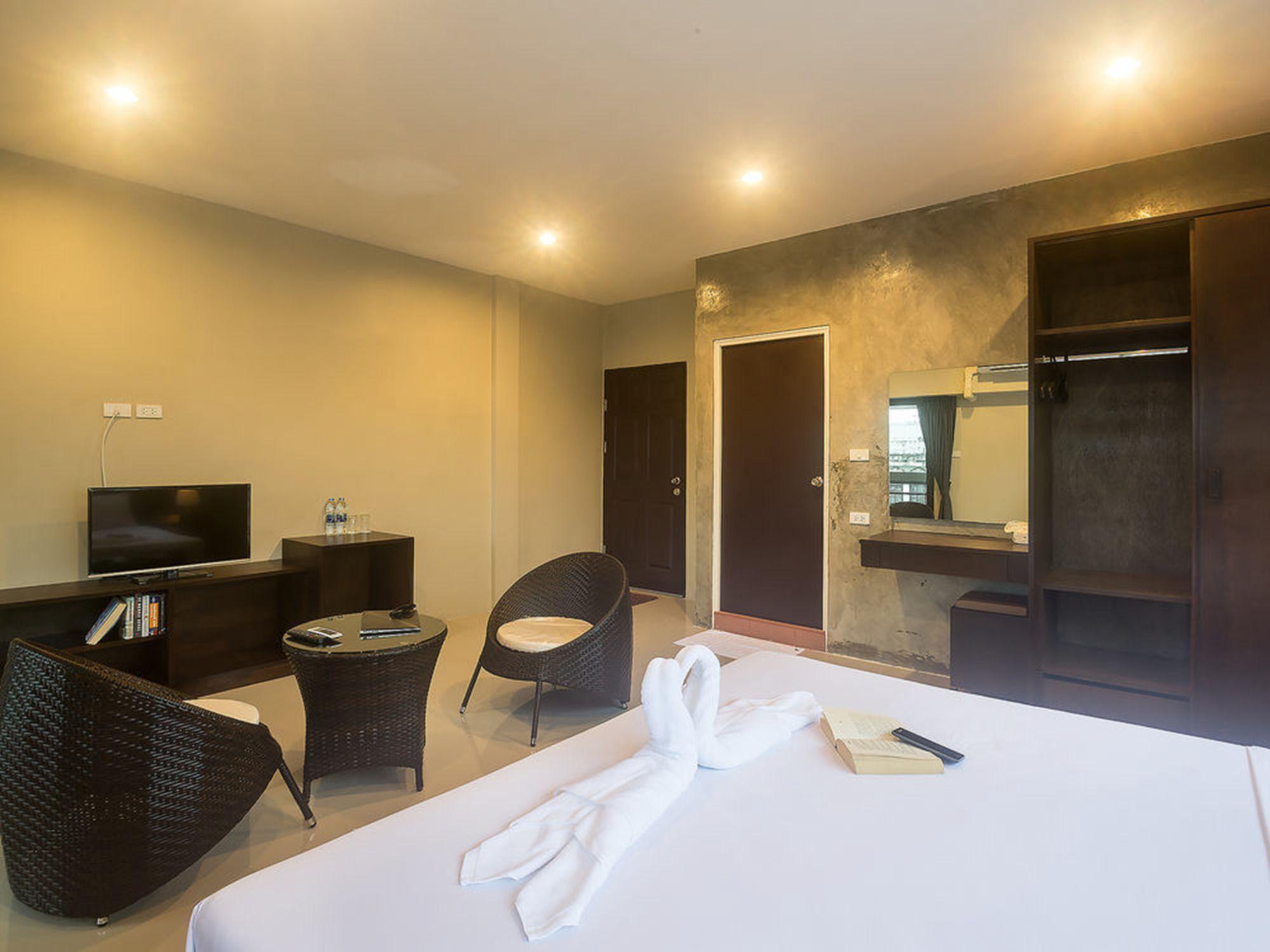 Greenleaf Hostel Phuket Buitenkant foto