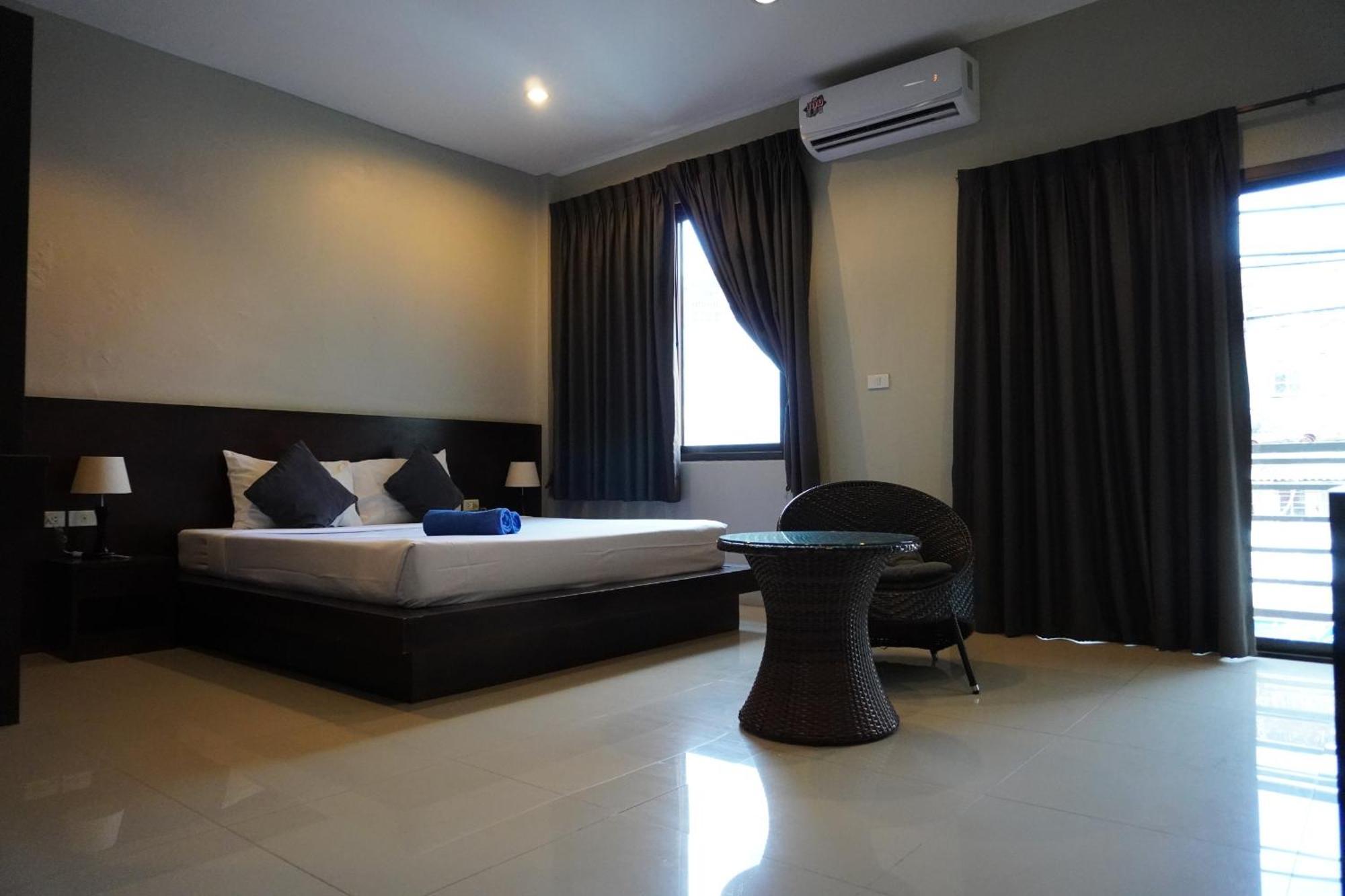 Greenleaf Hostel Phuket Buitenkant foto